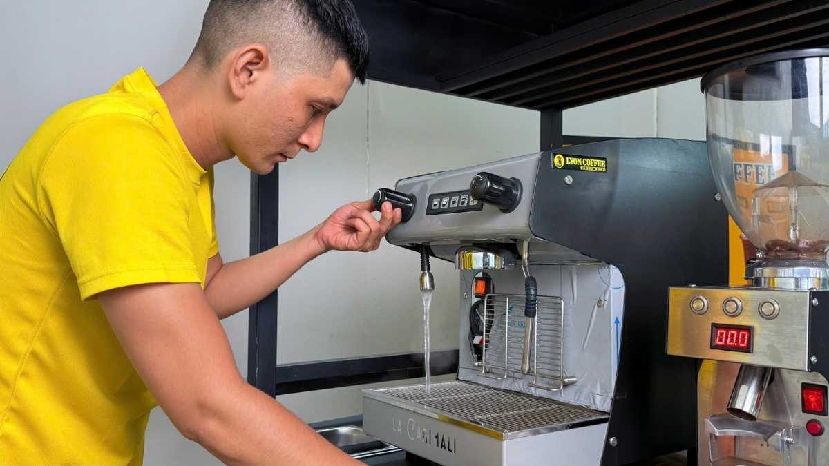 So sánh Carimali E1 rotary pump với máy vibration pump mini.