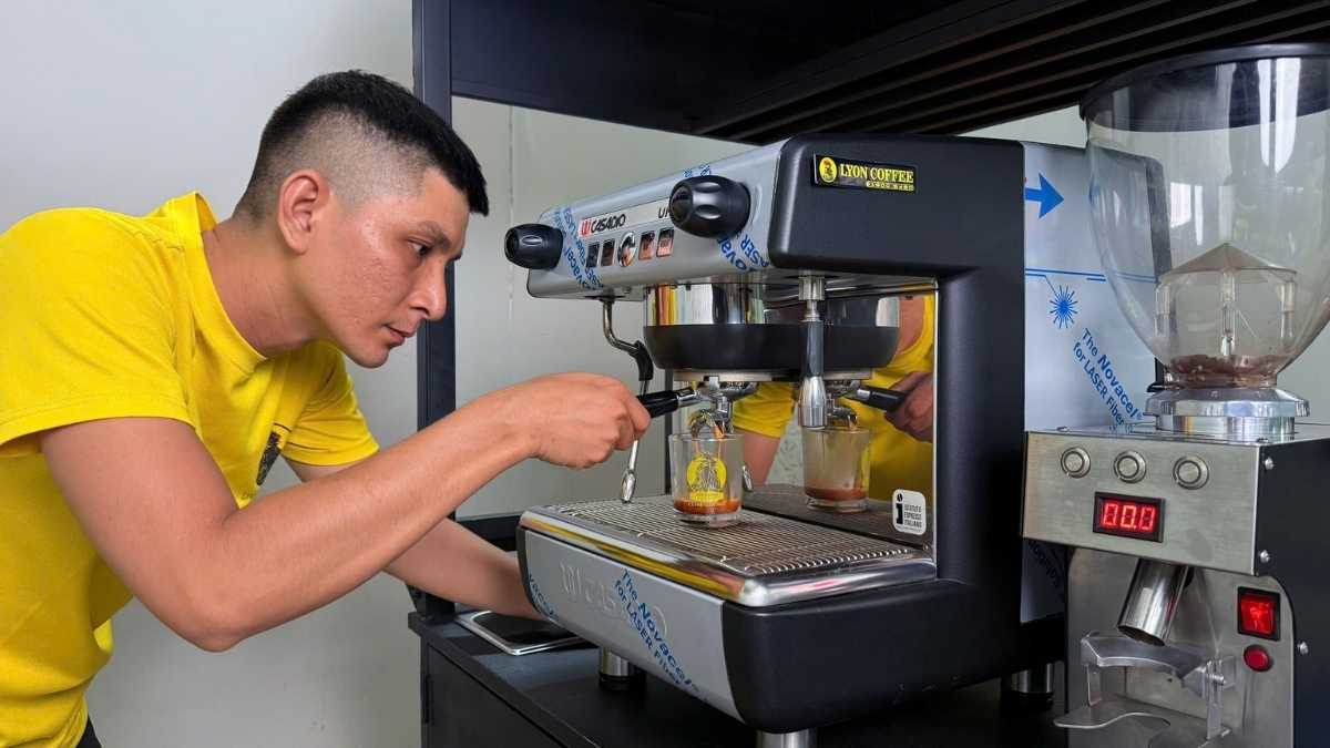 Casadio Undici A1 rotary pump 9 bar – espresso ổn định và bền bỉ chuẩn Ý.