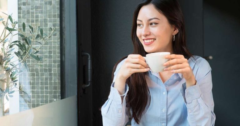 Con gái uống cà phê có tốt không