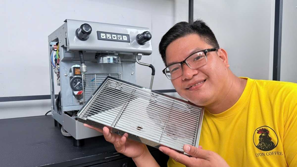 Kiểm tra núm hơi và Pressurestat Carimali để đảm bảo áp suất ổn định khi pha espresso