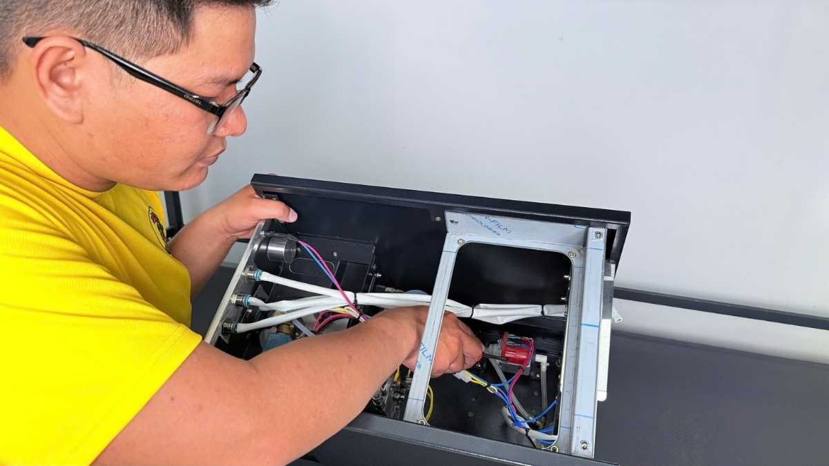 Kiểm tra công tắc nguồn & dây điện máy pha cà phê Lamvita