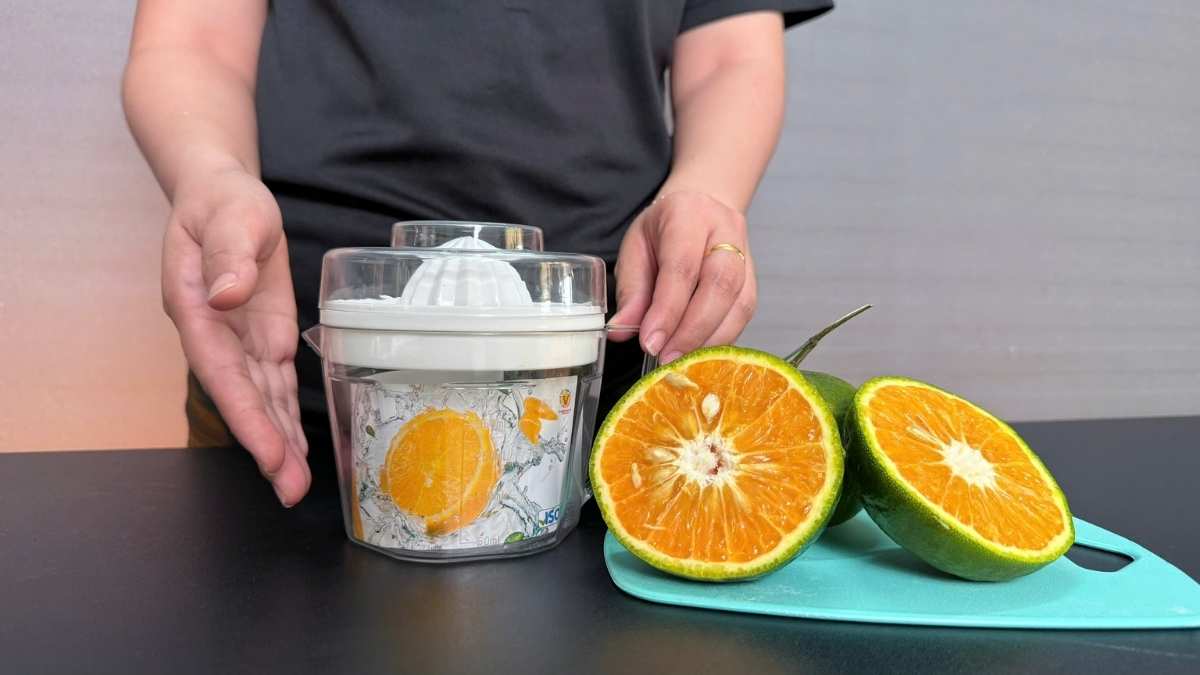 Dụng cụ vắt cam Việt Nhật nhựa PP an toàn, nhỏ gọn tiện lợi.