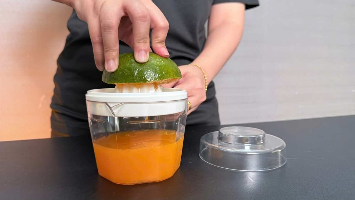 Dụng cụ vắt cam Việt Nhật phục vụ tại quán, văn phòng, gia đình.