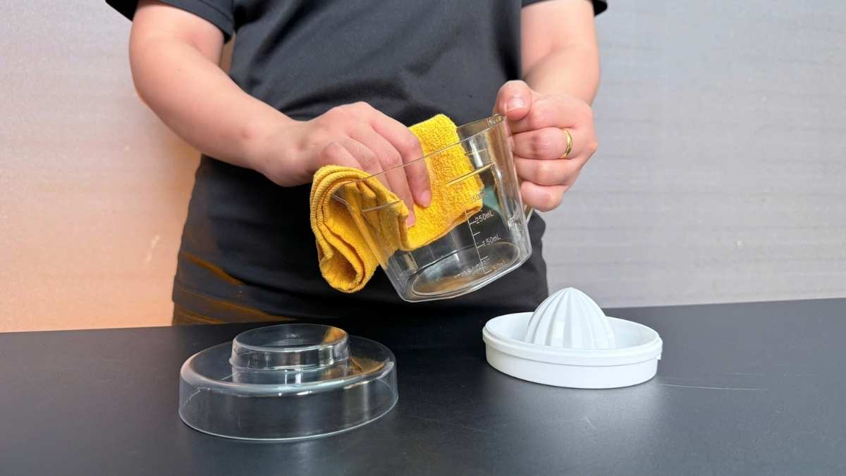 Dụng cụ vắt cam Việt Nhật dễ vệ sinh, bảo quản khô ráo lâu bền.