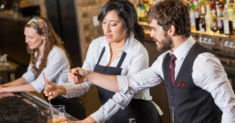 Lớp học pha chế đồ uống hướng dẫn công thức thực tế