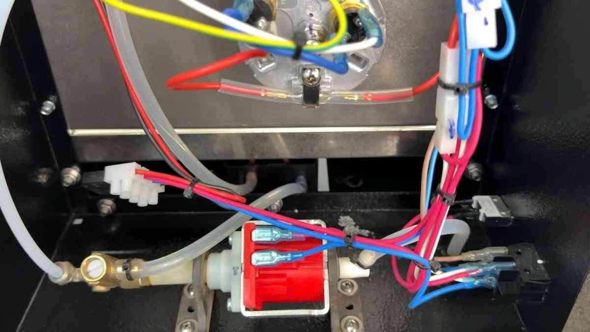 vibration pump trong Lamvita Eco II kèm logo Lamvita Việt Nam