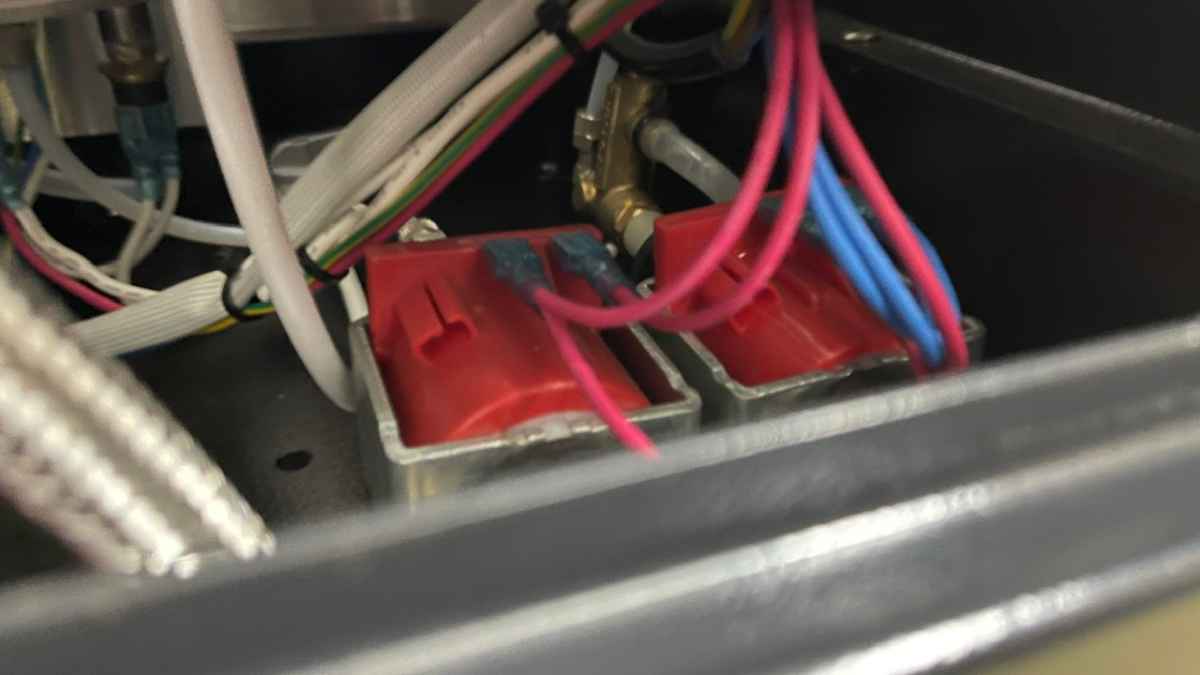 2 vibration pump ULKA Ý của Lamvita SteamX kèm logo Lamvita