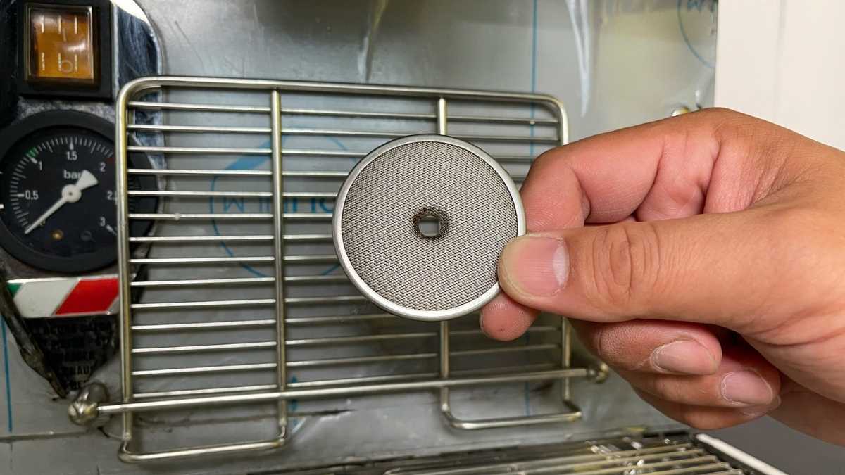 Lưới grouphead Carimali inox phân phối nước đều, ngăn channeling và tăng độ đậm espresso