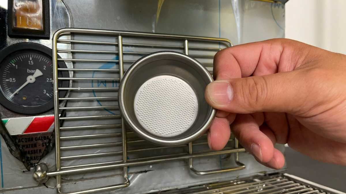 Giỏ lọc đôi Carimali inox 58 mm đục lỗ laser đều, giữ vị đậm và cân bằng