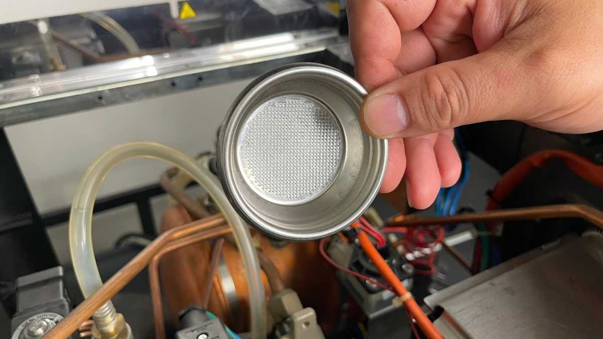 Giỏ lọc 58 mm Casadio lỗ đục laser giúp espresso chiết xuất đồng đều