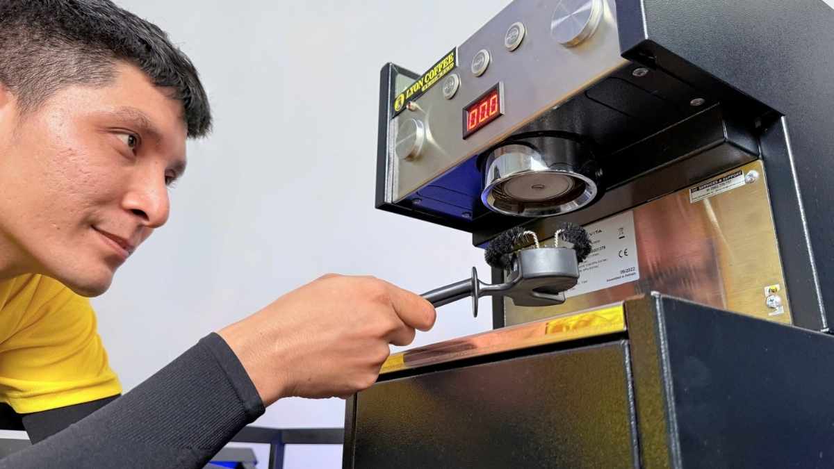 Kiểm tra lưới grouphead máy Lamvita bị nghẹt