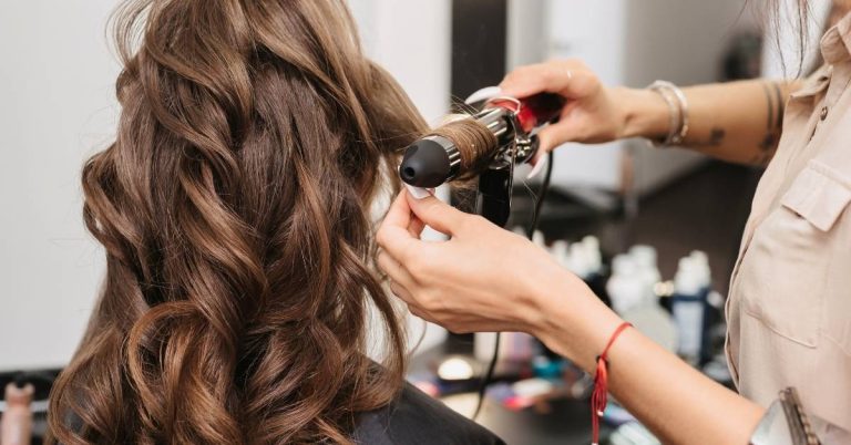 Kiểu tóc màu nâu cafe nổi bật phù hợp xu hướng hiện đại