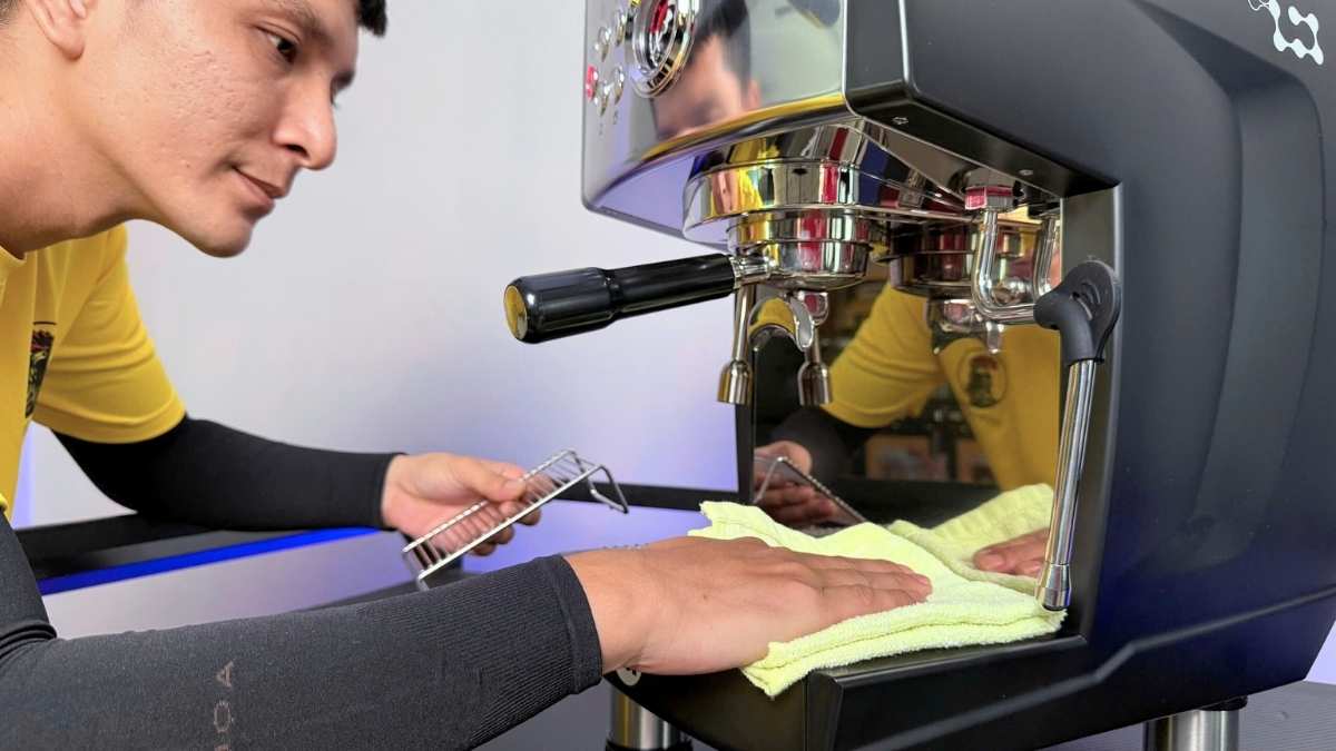 máy pha cà phê Gemilai CRM 3200B Pro so sánh cùng máy Ý