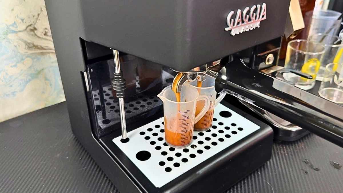 gaggia classic e24 dùng cho quán nhỏ văn phòng gia đình