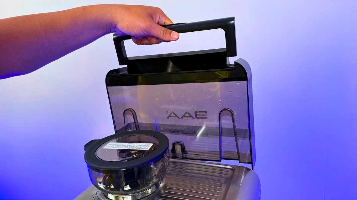 Bình nước rời 2,8 L tháo lắp nhanh, tiện vệ sinh hàng ngày