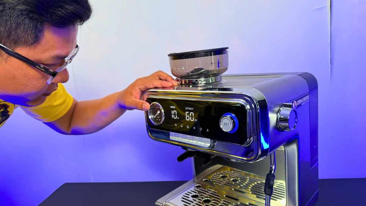 Vệ sinh máy pha cà phê BAA 969 hằng ngày để giữ espresso ổn định