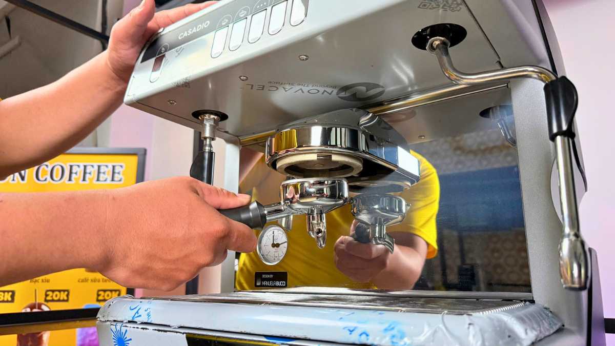 Vệ sinh và kiểm tra máy pha cà phê Casadio Nettuno A1 sau ca làm việc