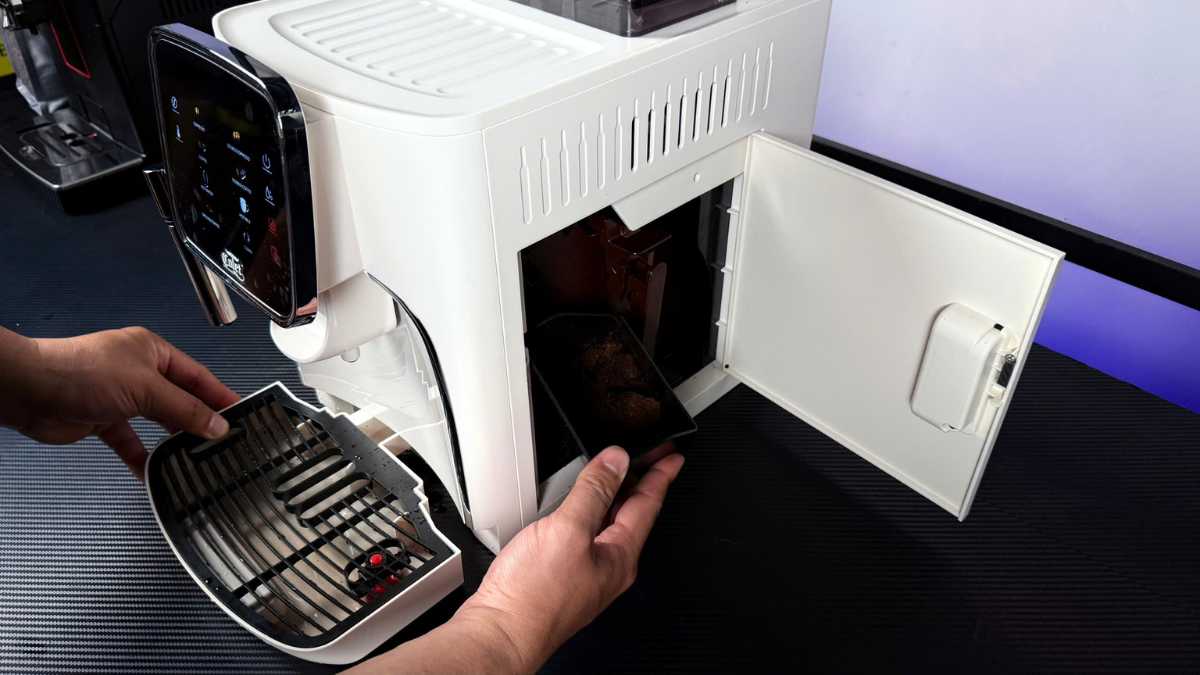 Dual boiler mini dưới 0,3 L trên máy COLET CTL-M7Z giúp pha và đánh sữa đồng thời