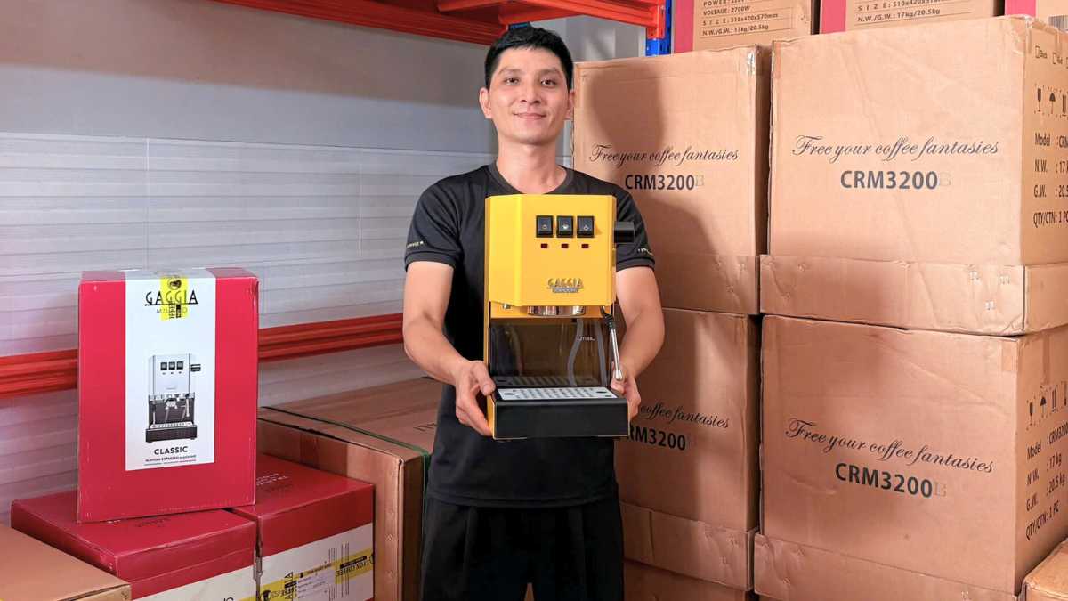 khách hàng hài lòng với máy pha cà phê Gaggia Classic cũ crema dày