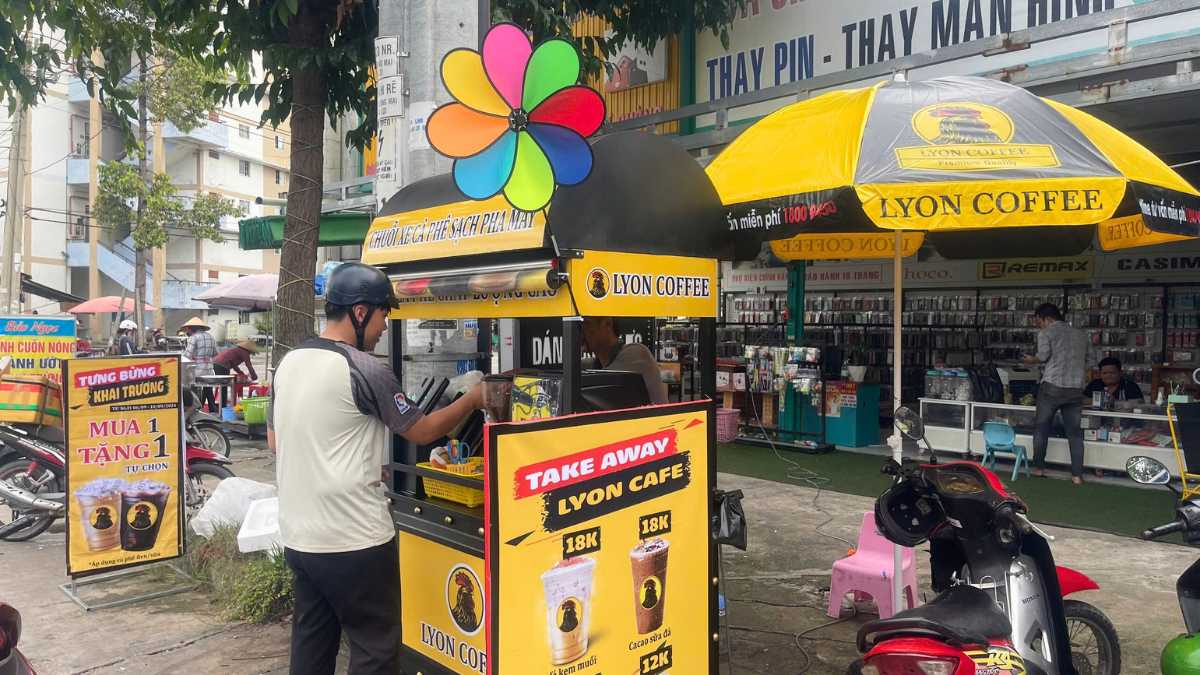 so sánh máy pha cà phê Gemilai CRM 3200B Lite với máy công nghiệp cho quán lớn