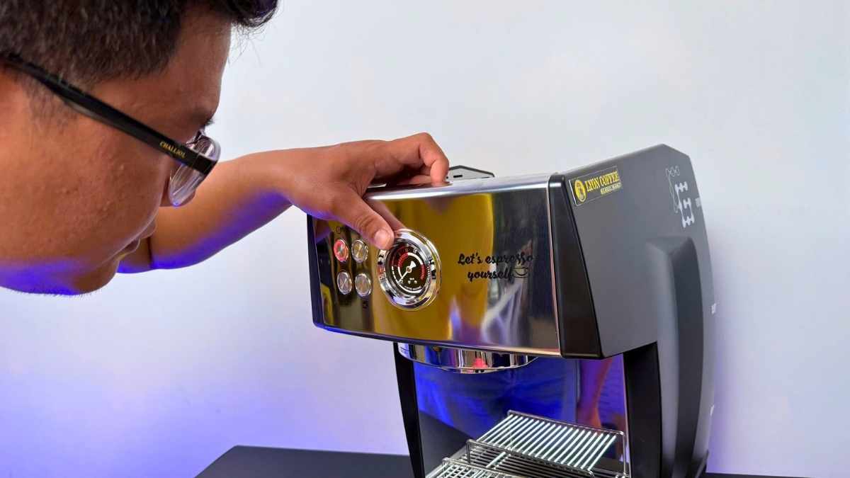 máy pha cà phê Gemilai CRM 3200B Lite dùng 2 bơm ULKA vibration nhập khẩu Ý