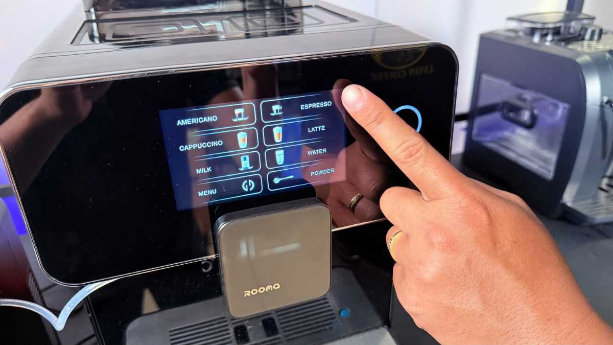 Dual boiler của Gemilai Office Pro 2 cho phép pha và đánh sữa cùng lúc