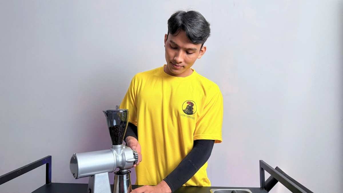 Máy xay cà phê Akira M520A phù hợp gia đình văn phòng và quán nhỏ