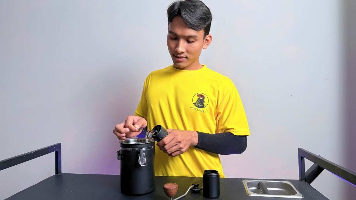 Trải nghiệm máy xay cà phê cầm tay iCafilas trong workshop barista