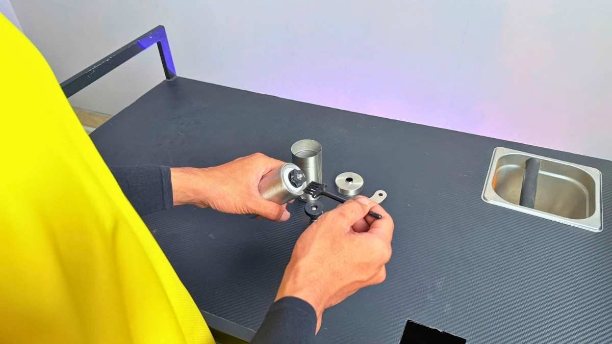 Thiết kế máy xay cà phê cầm tay OEM gọn nhẹ mang đi du lịch