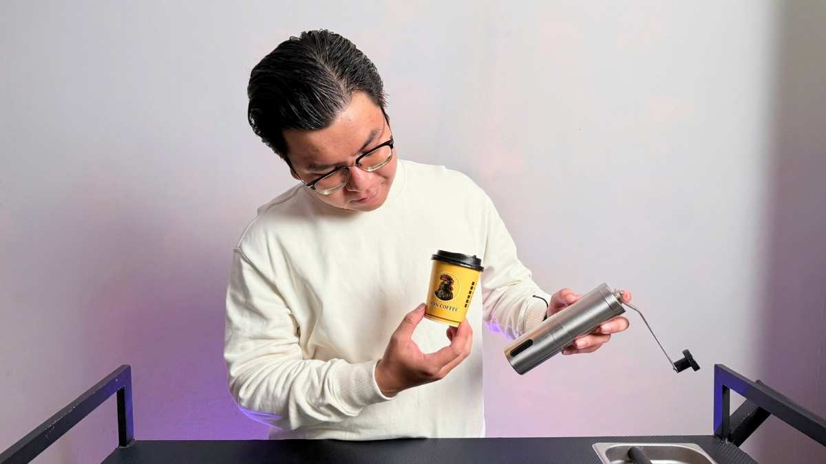 Vệ sinh burr máy xay cà phê cầm tay OEM sau mỗi lần xay