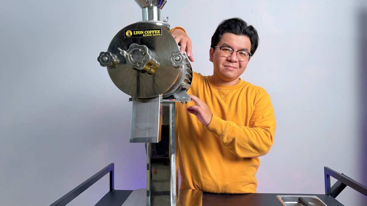 So sánh máy xay cà phê công nghiệp inox 2HP với Robust RMX 60 Eagle 600N và máy Ý