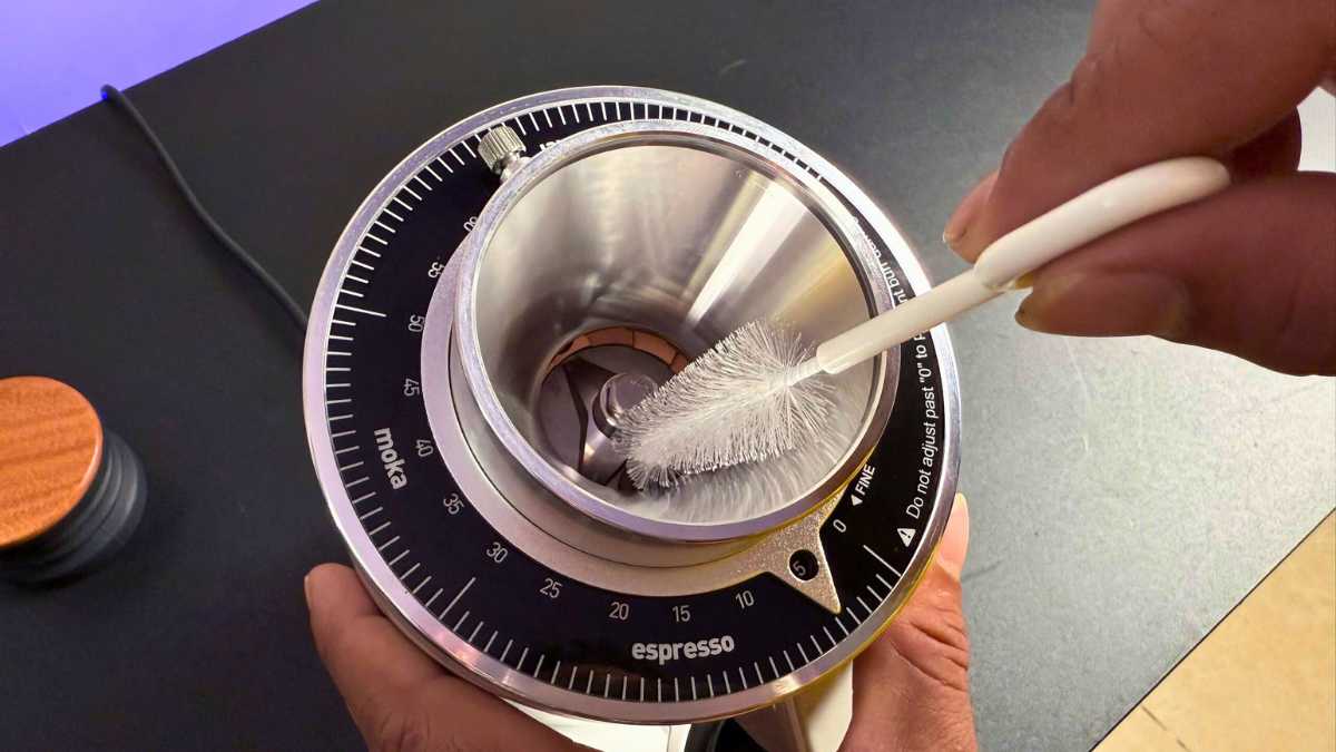 vệ sinh máy xay cafe