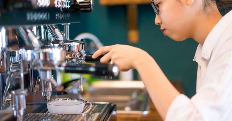 Máy pha cà phê và máy xay cà phê tại Củ Chi