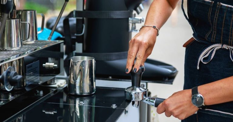 Máy pha cà phê và máy xay cà phê tại quận 1