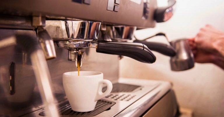 Máy pha cà phê và máy xay cà phê tại quận 11