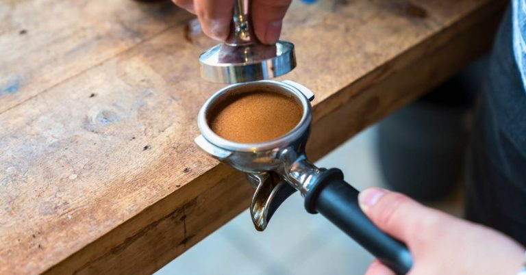 Máy pha cà phê và máy xay cà phê tại quận 4