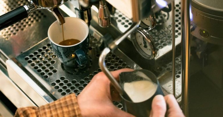 Máy pha cà phê và máy xay cà phê tại Sơn La