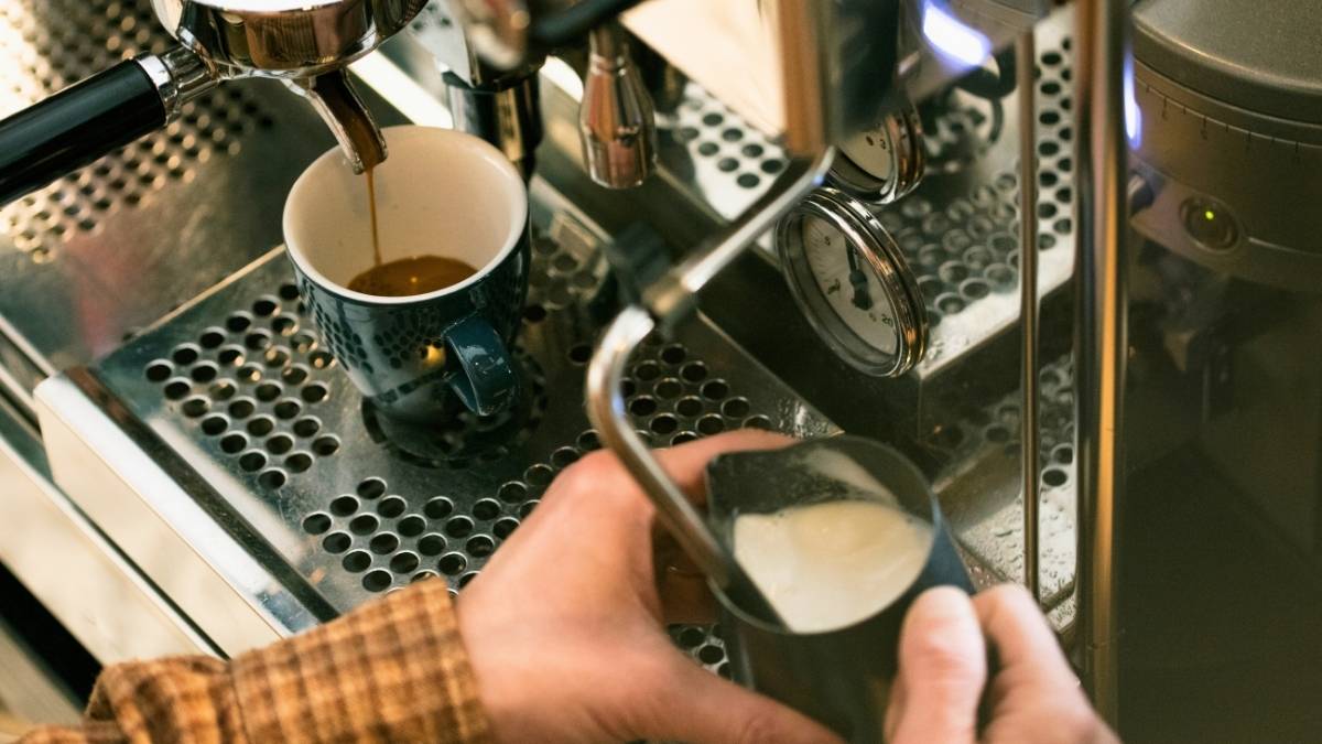 Máy pha cà phê và máy xay cà phê tại Sơn La