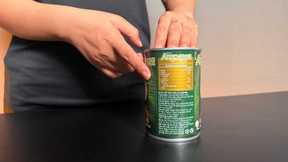 Nước cốt dừa Ampawa 400 ml trắng sữa, vị béo tự nhiên không tách dầu.