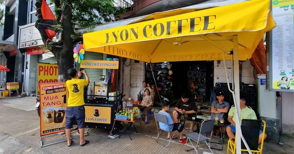 Ô dù che nắng quán cafe ngoài trời thiết kế hiện đại