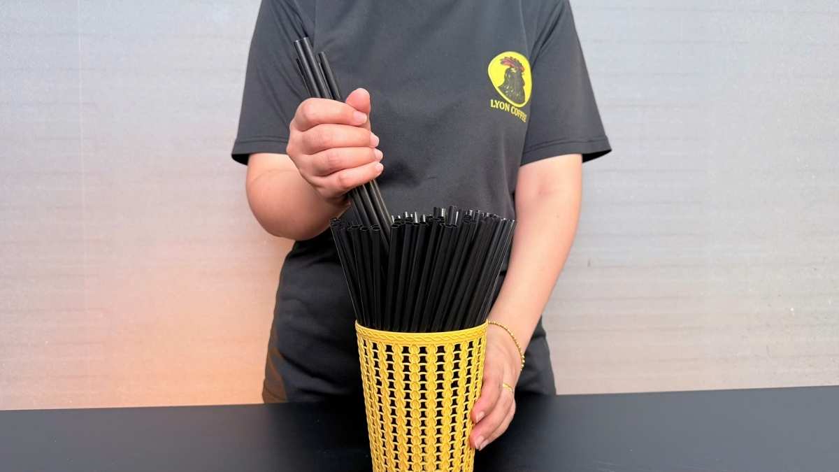 Bịch 500g ống hút phi 6 đen bảo quản trong kho quán cà phê