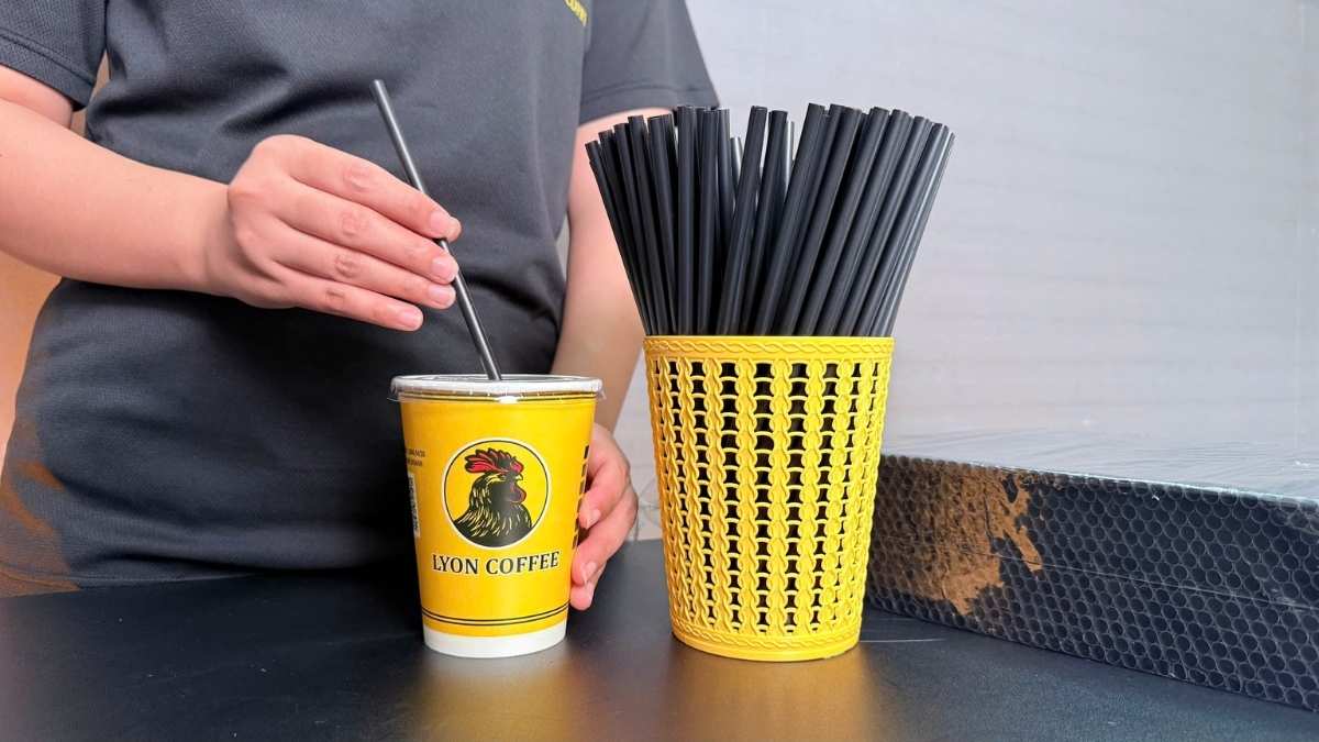 Ống hút phi 6 đen làm từ nhựa PP an toàn thực phẩm.