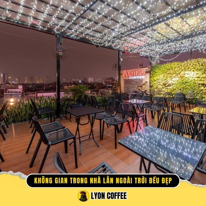 Không trong nhà và ngoài trời tại quán cafe Aries Coffee Ô Chợ Dừa Hà Nội