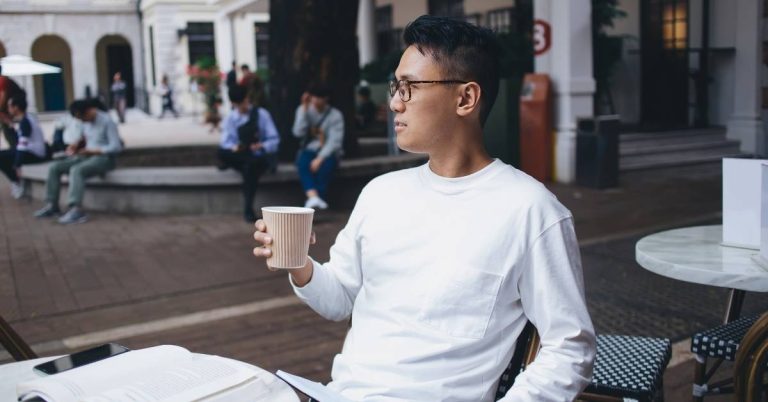 Bài hát Sáng nay cà phê một mình giai điệu nhẹ nhàng thư thái