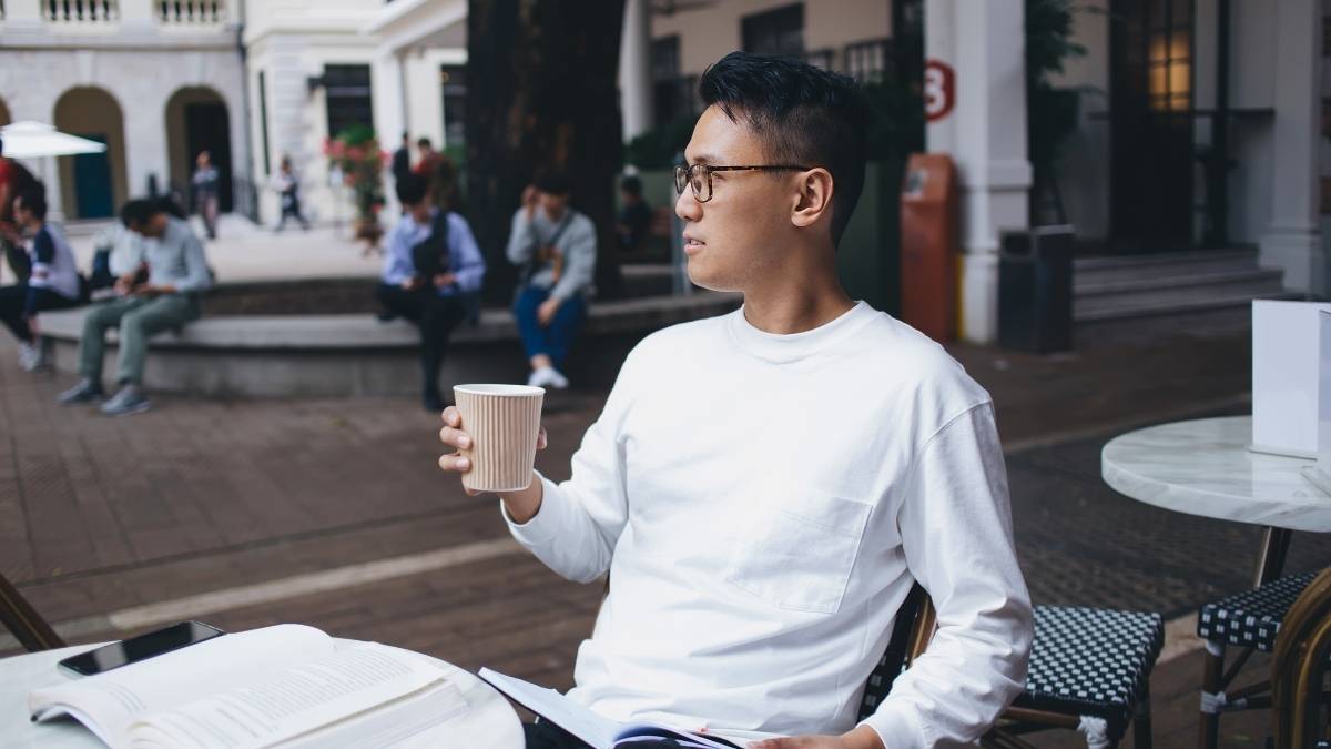 Bài hát Sáng nay cà phê một mình giai điệu nhẹ nhàng thư thái