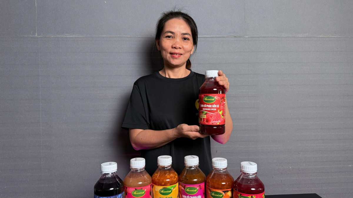 Chai sinh tố xoài Berrino thương hiệu Vinafruit sản xuất tại Việt Nam