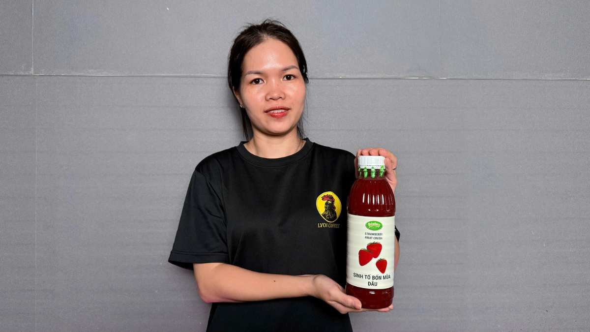 Chai Sinh tố Osterberg Dâu 1L màu đỏ tươi cao cấp nhập khẩu từ Đan Mạch