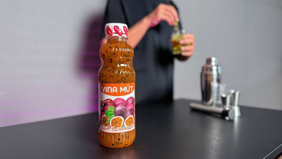 Hai ly soda chanh dây và đá bào chanh dây trang trí lát chanh tươi