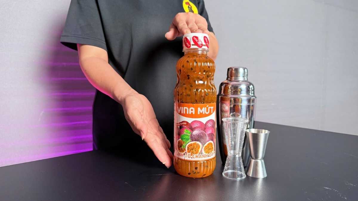 Ly soda chanh dây và yogurt chanh dây tại Lyon Coffee, ánh sáng tự nhiên