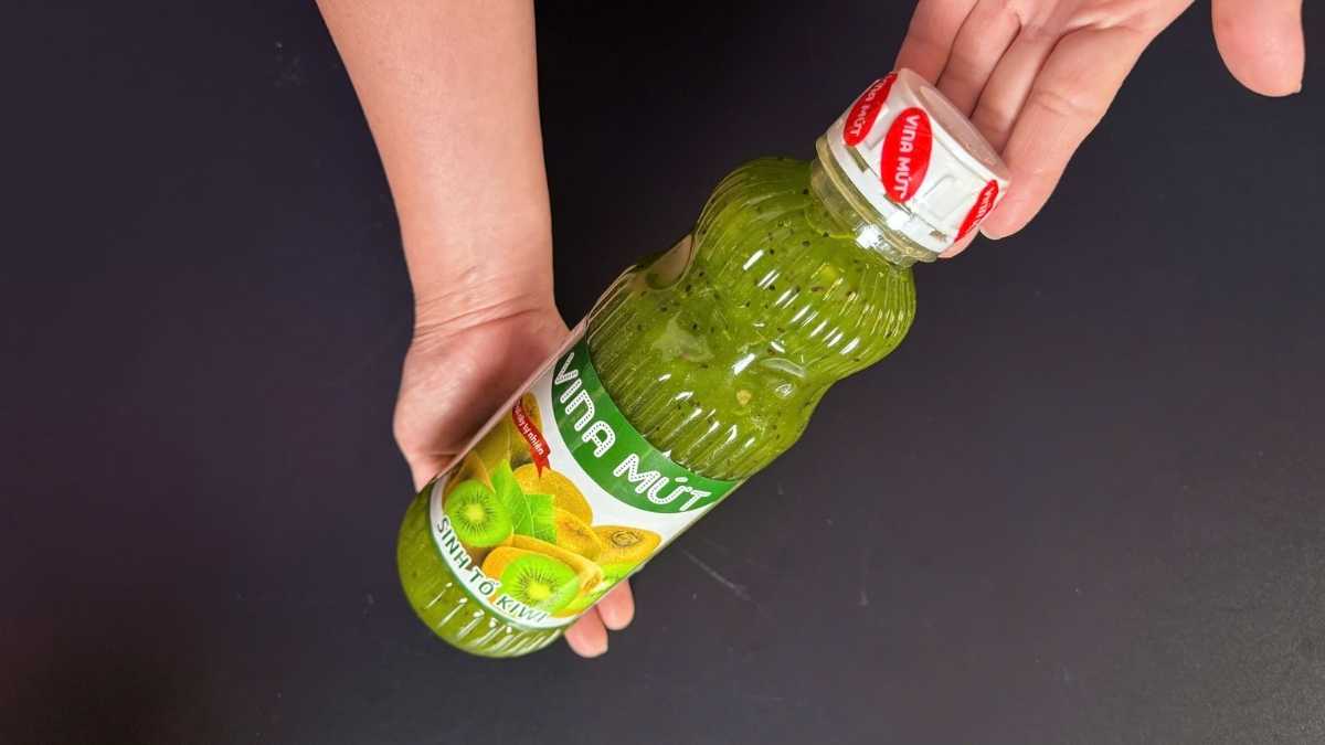 Chai PET 1L Sinh Tố Vina Kiwi màu xanh lá nhạt, nắp kín chống tràn